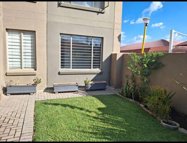 2 BEDROOM TOWNHOUSE FOR SALE IN RYNFIELD